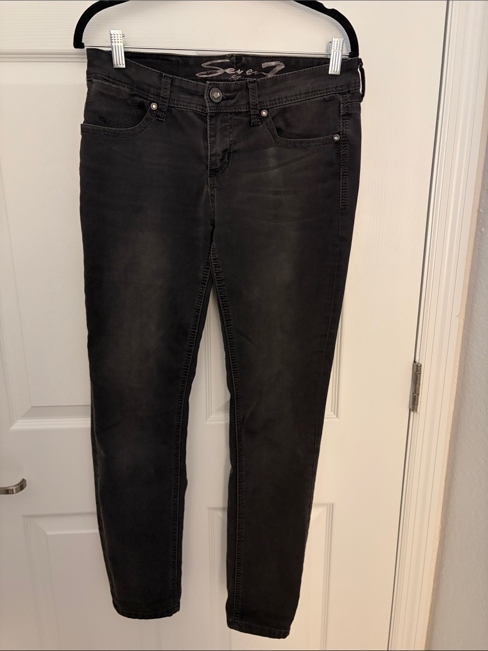 Seven7 Women’s Washed Black Skinny Jeans